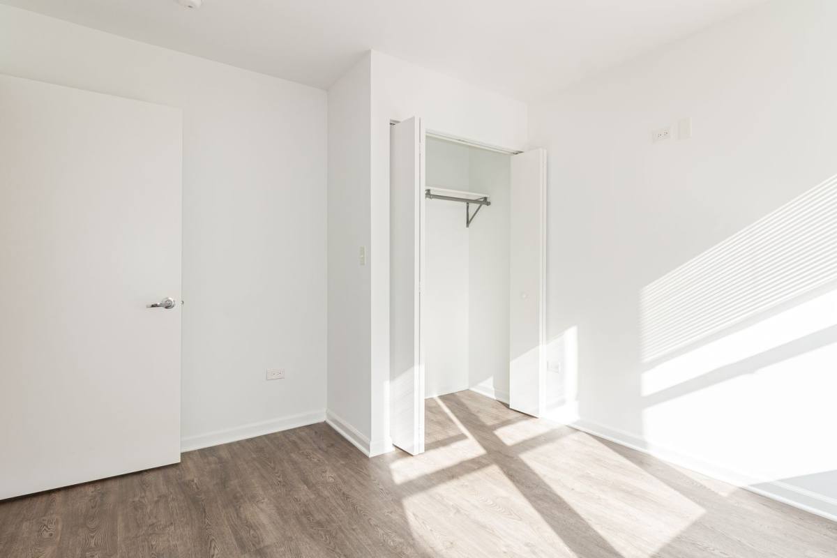 Apartment for rent at 940 W Winona St, Chicago, IL 60640