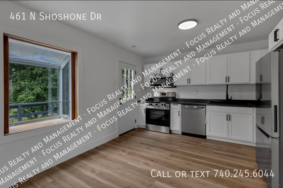 House for rent at 461 N Shoshone Dr, Lancaster, OH 43130