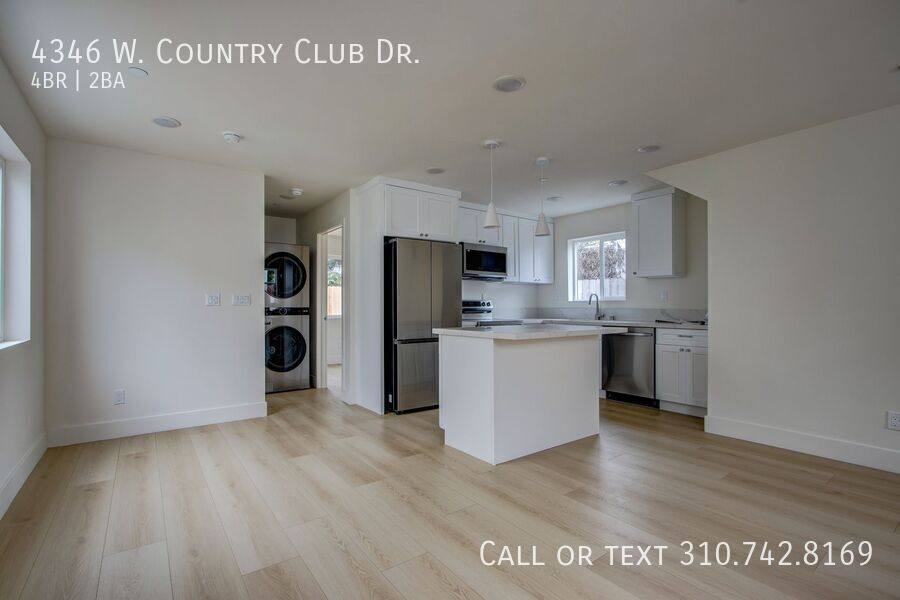 Townhouse for rent at 4346 W Country Club Dr, Los Angeles, CA 90019