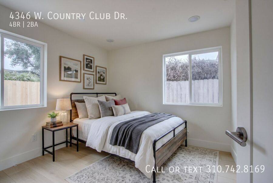 Townhouse for rent at 4346 W Country Club Dr, Los Angeles, CA 90019