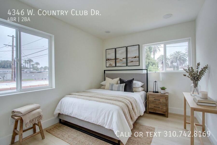 Townhouse for rent at 4346 W Country Club Dr, Los Angeles, CA 90019