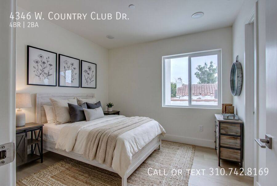 Townhouse for rent at 4346 W Country Club Dr, Los Angeles, CA 90019