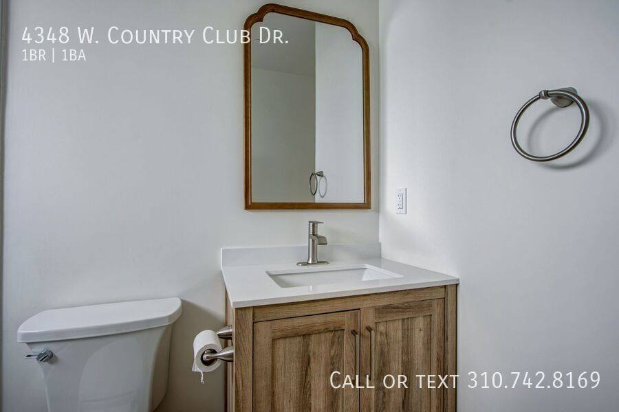 Apartment for rent at 4348 W Country Club Dr, Los Angeles, CA 90019