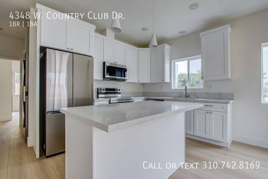 Apartment for rent at 4348 W Country Club Dr, Los Angeles, CA 90019