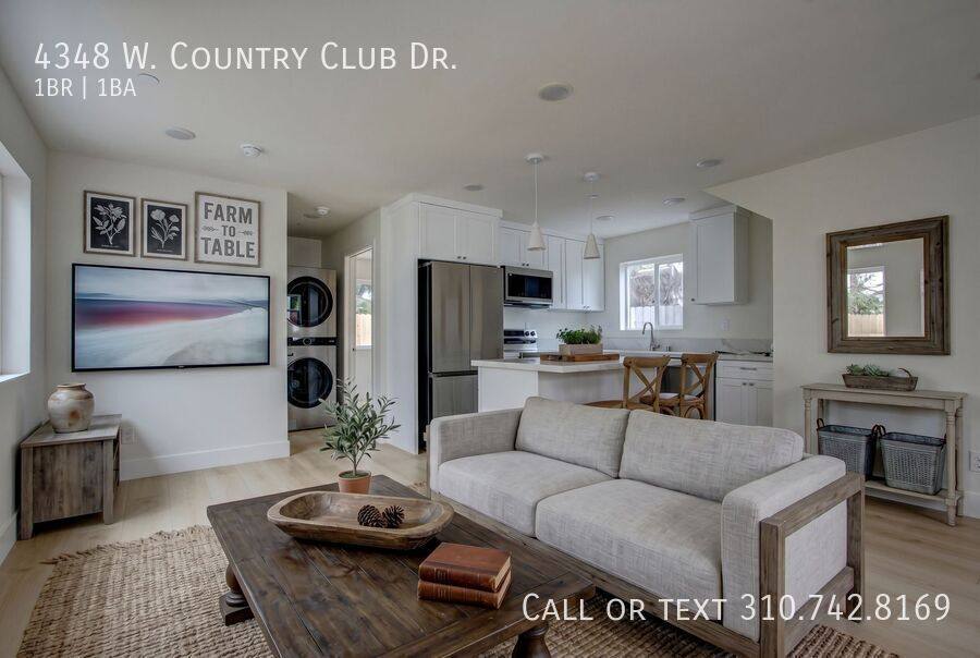 Apartment for rent at 4348 W Country Club Dr, Los Angeles, CA 90019