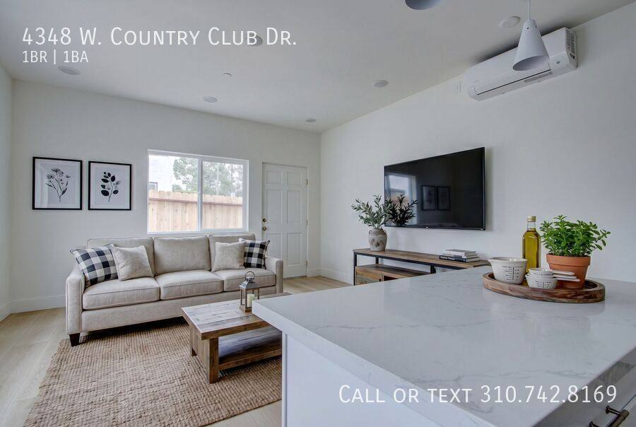 Apartment for rent at 4348 W Country Club Dr, Los Angeles, CA 90019