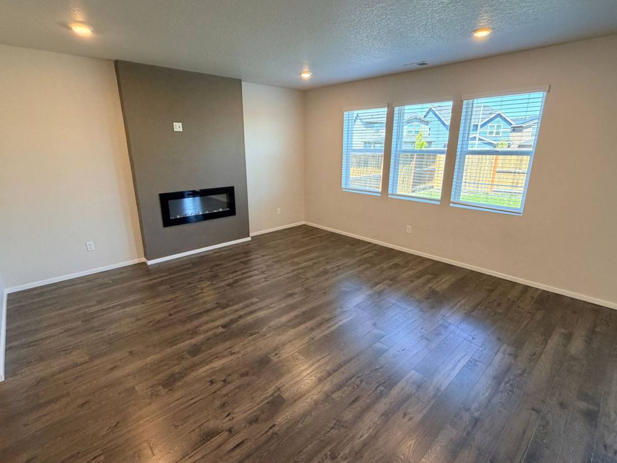 House for rent at 462 Greencrest St NE, Salem, OR 97301