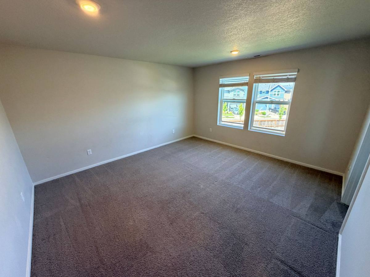 House for rent at 462 Greencrest St NE, Salem, OR 97301