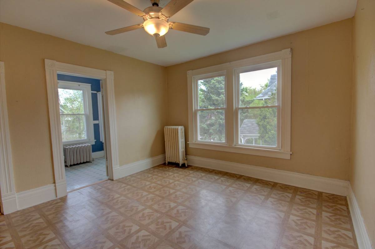 Apartment for rent at 1724 Farnam St, Davenport, IA 52803