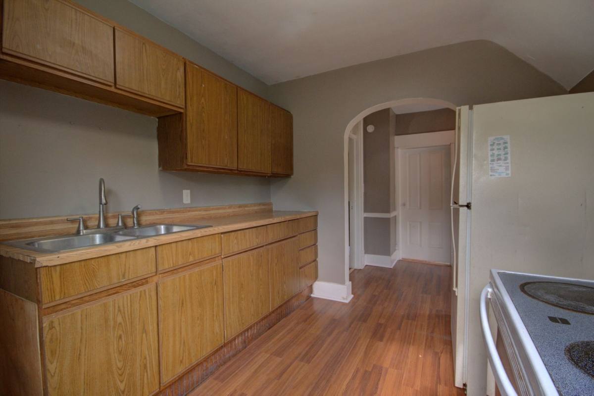 Apartment for rent at 1724 Farnam St, Davenport, IA 52803