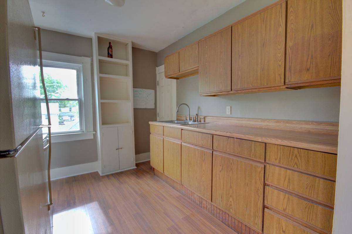 Apartment for rent at 1724 Farnam St, Davenport, IA 52803