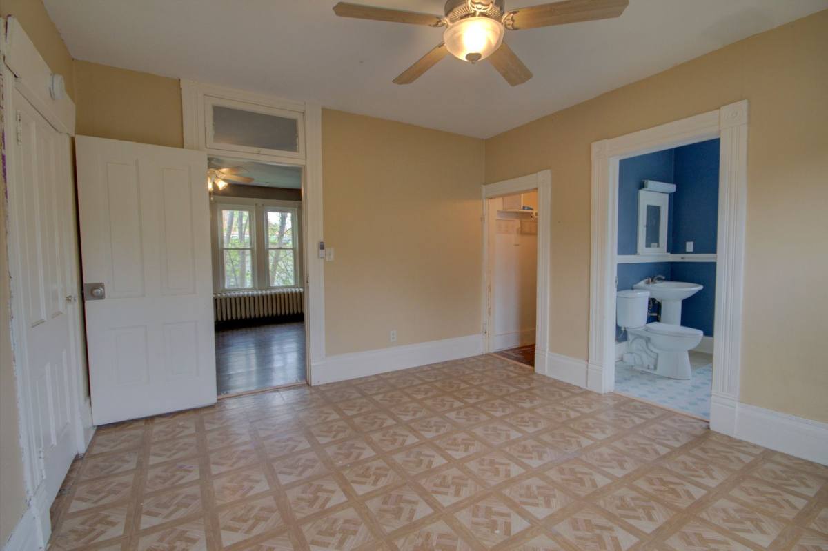 Apartment for rent at 1724 Farnam St, Davenport, IA 52803