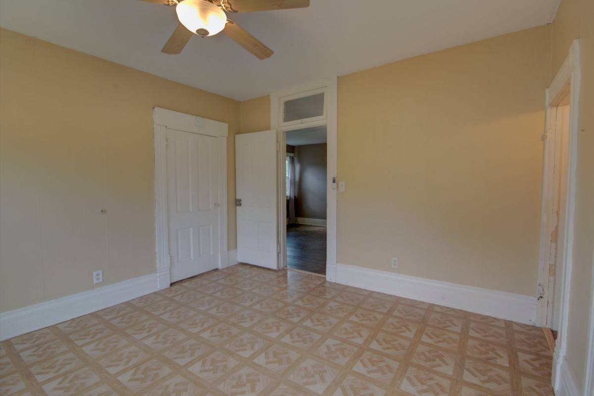 Apartment for rent at 1724 Farnam St, Davenport, IA 52803