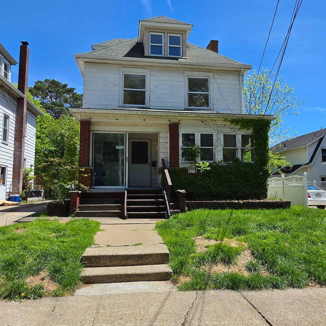 Apartment for rent at 1206 Albert St, New Castle, PA 16101