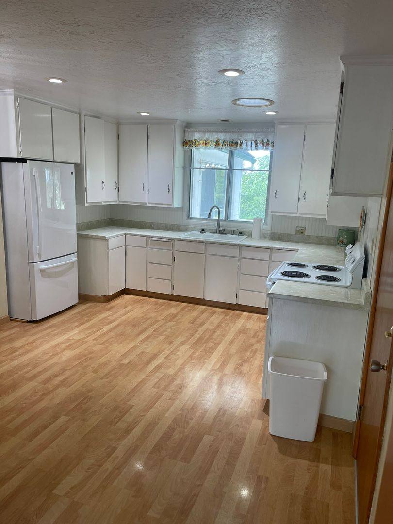 House for rent at 32000 Denny School Rd, Lebanon, OR 97355