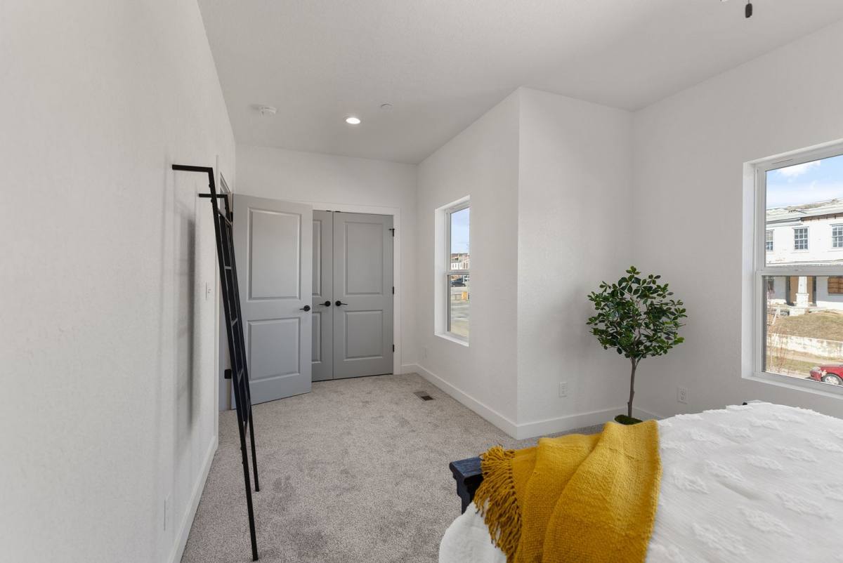 Townhouse for rent at 201 S 8th, Quincy, IL 62301