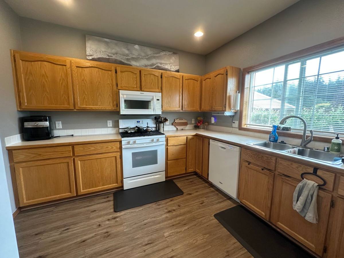 House for rent at 703 W Del Ray Rd, Lynden, WA 98264