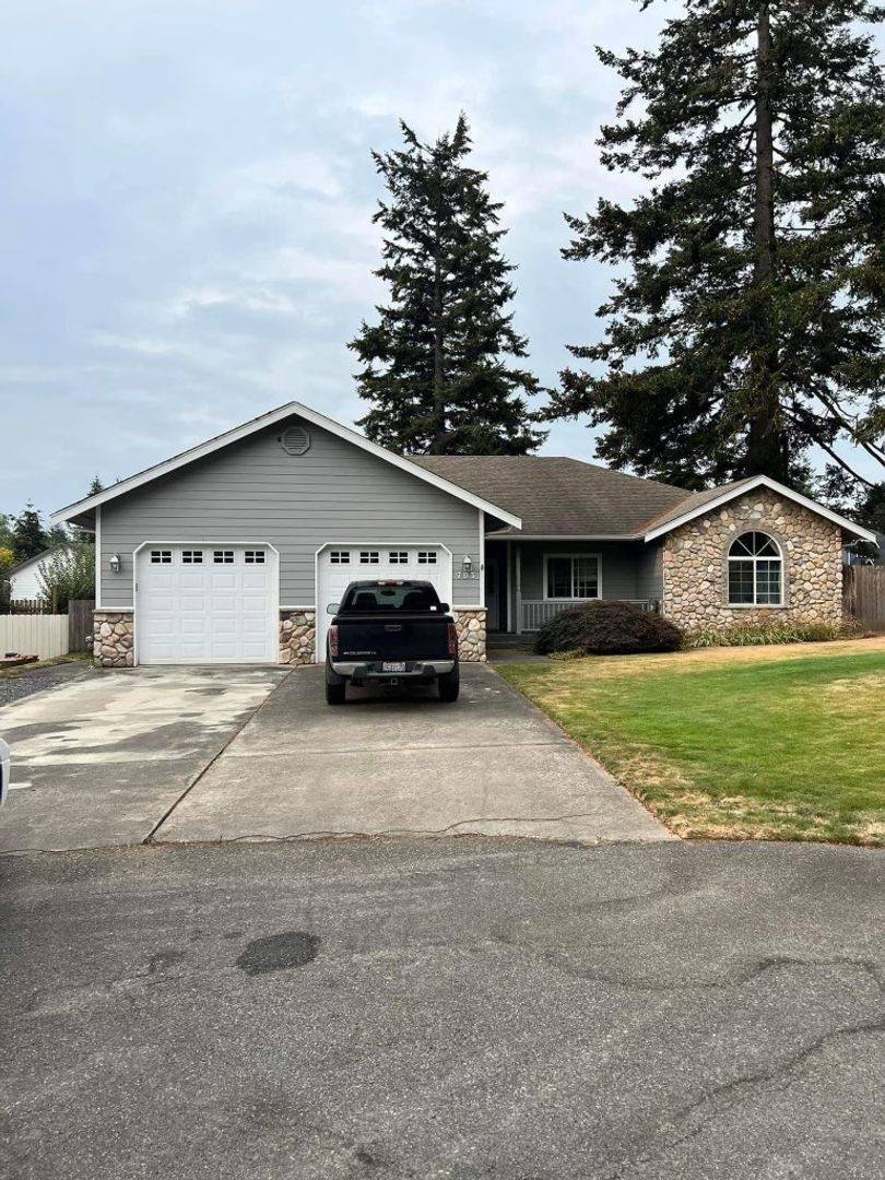 House for rent at 703 W Del Ray Rd, Lynden, WA 98264