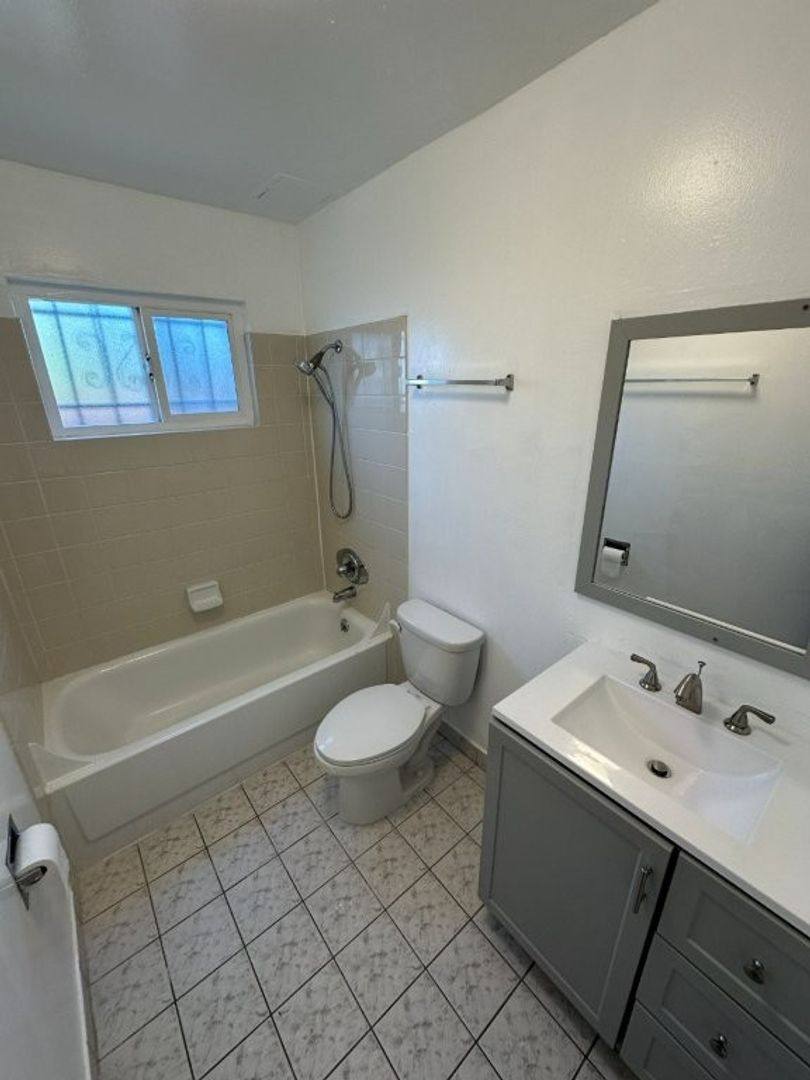 Apartment for rent at 15600 Via Granada, San Lorenzo, CA 94580