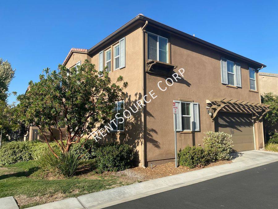 House for rent at 28408 Camino Del Arte Dr, Valencia, CA 91354