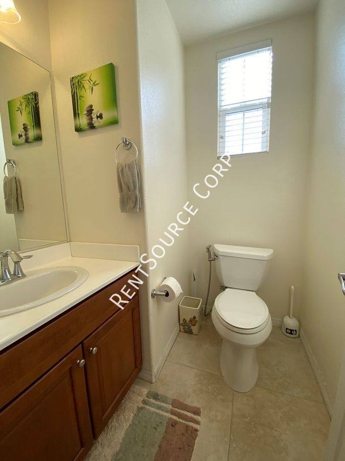 House for rent at 28408 Camino Del Arte Dr, Valencia, CA 91354