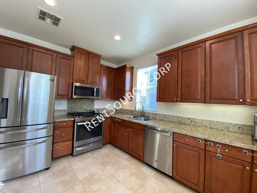 House for rent at 28408 Camino Del Arte Dr, Valencia, CA 91354