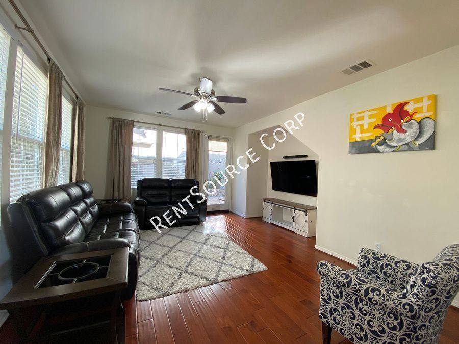 House for rent at 28408 Camino Del Arte Dr, Valencia, CA 91354