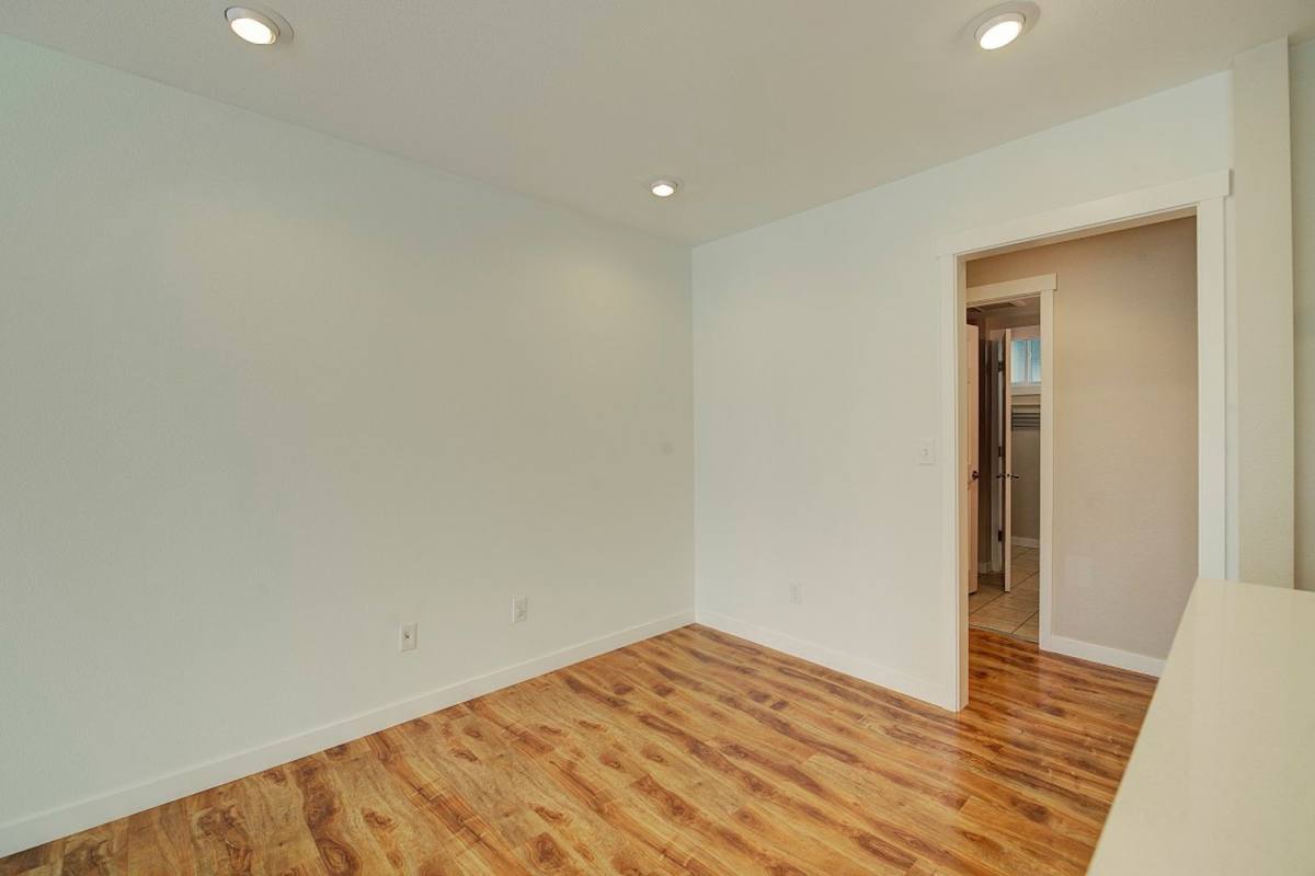 Apartment for rent at 9840 NE 116th St, Kirkland, WA 98034