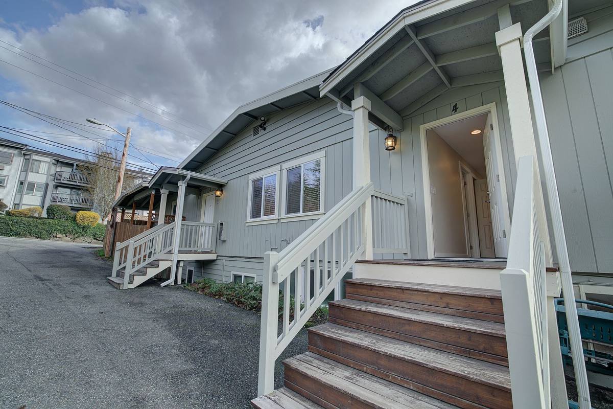 Apartment for rent at 9840 NE 116th St, Kirkland, WA 98034