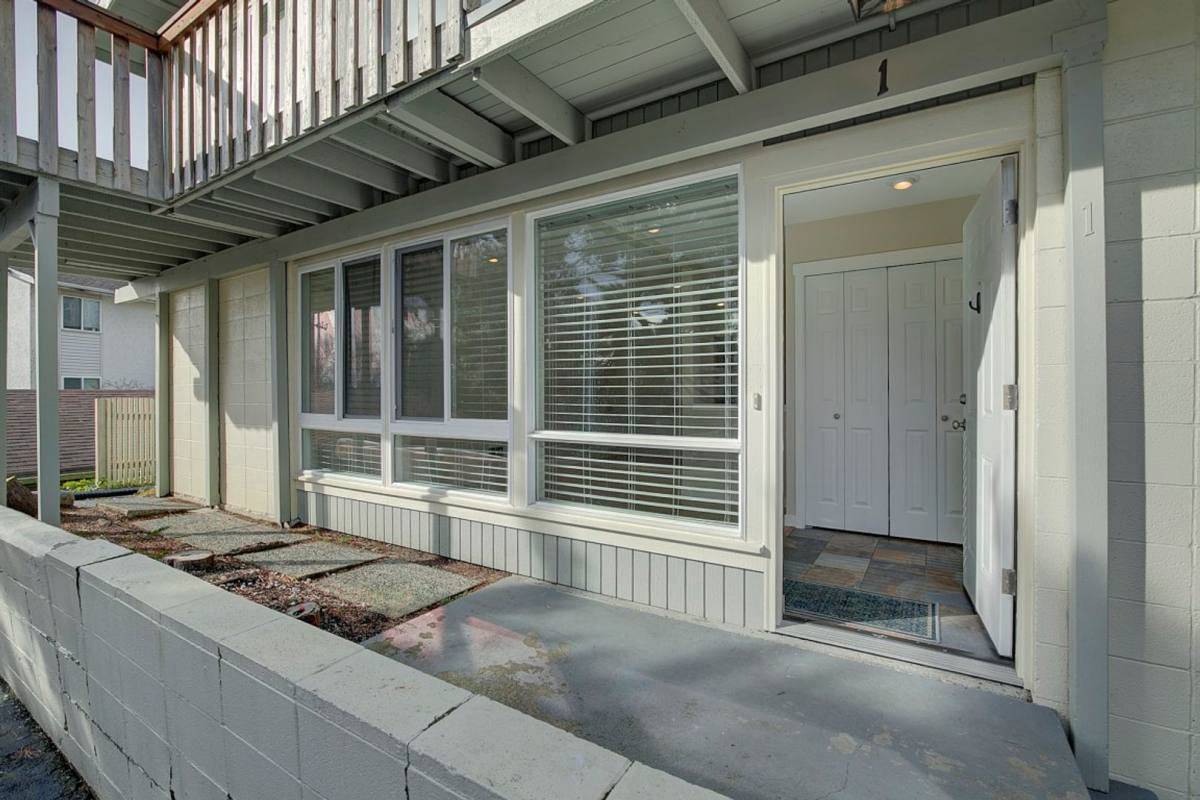 Apartment for rent at 9840 NE 116th St, Kirkland, WA 98034