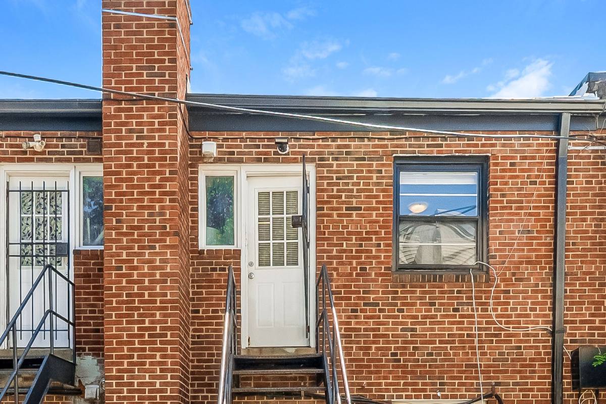 Apartment for rent at 127 17th St SE, Washington, DC 20003