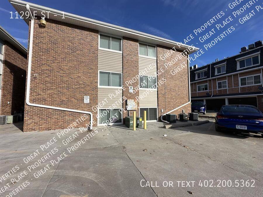 Apartment for rent at 1129 E St #1, Lincoln, NE 68508