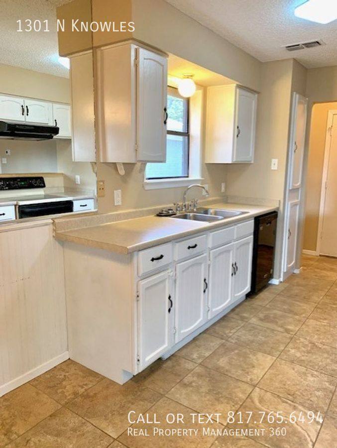 House for rent at 1301 N Knowles, Fort Worth, TX 76179