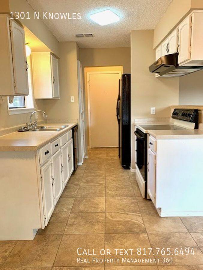 House for rent at 1301 N Knowles, Fort Worth, TX 76179