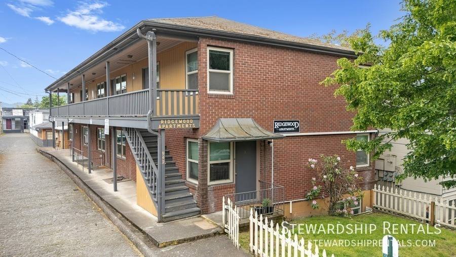 Apartment for rent at 942 E 18th Ave #8, Eugene, OR 97403