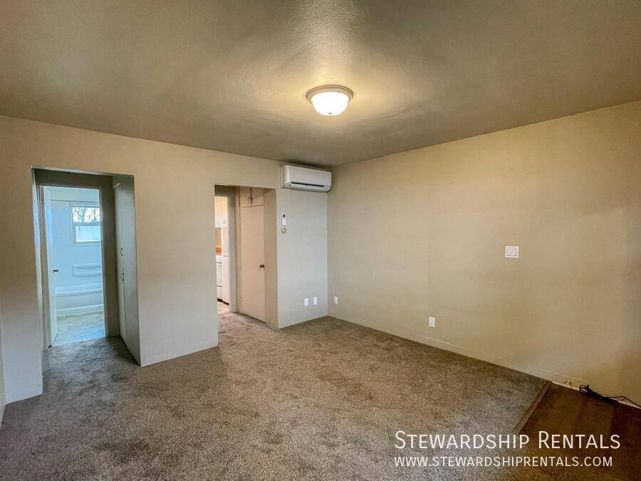 Apartment for rent at 942 E 18th Ave #8, Eugene, OR 97403