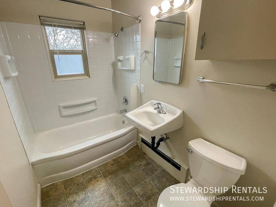 Apartment for rent at 942 E 18th Ave #8, Eugene, OR 97403