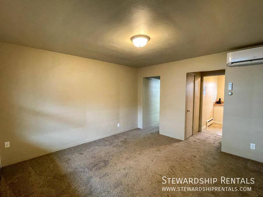 Apartment for rent at 942 E 18th Ave #8, Eugene, OR 97403