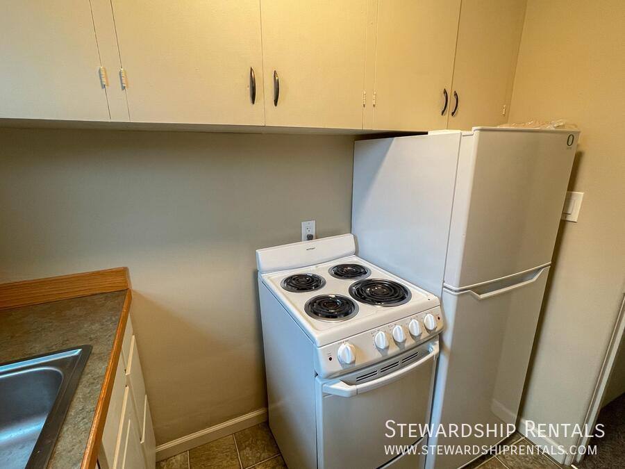 Apartment for rent at 942 E 18th Ave #8, Eugene, OR 97403