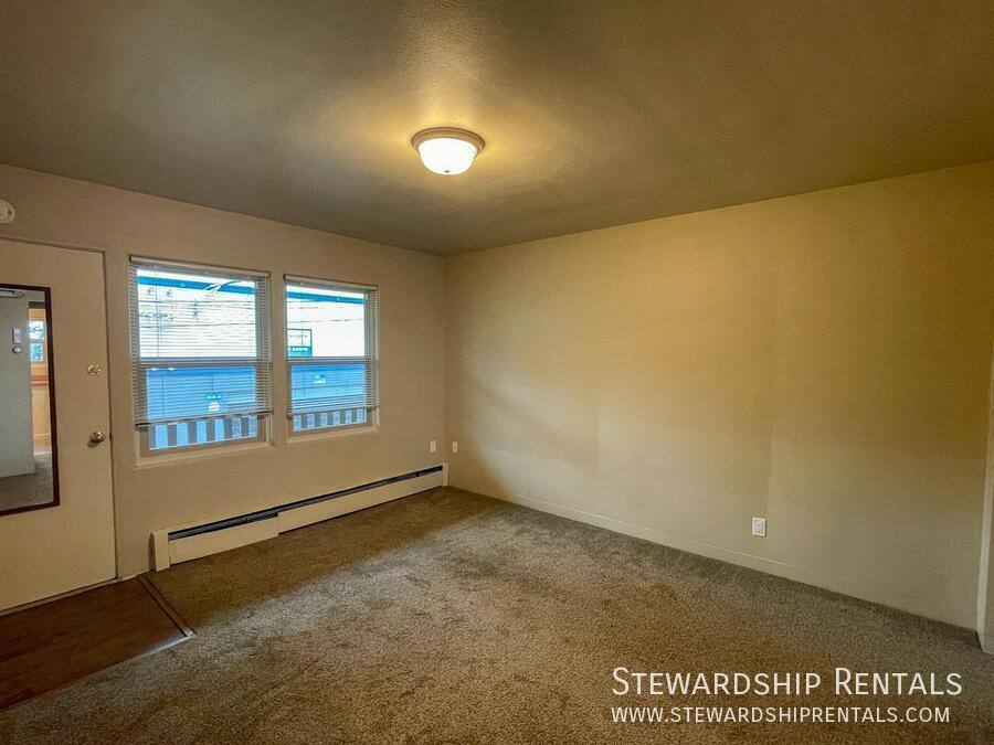 Apartment for rent at 942 E 18th Ave #8, Eugene, OR 97403