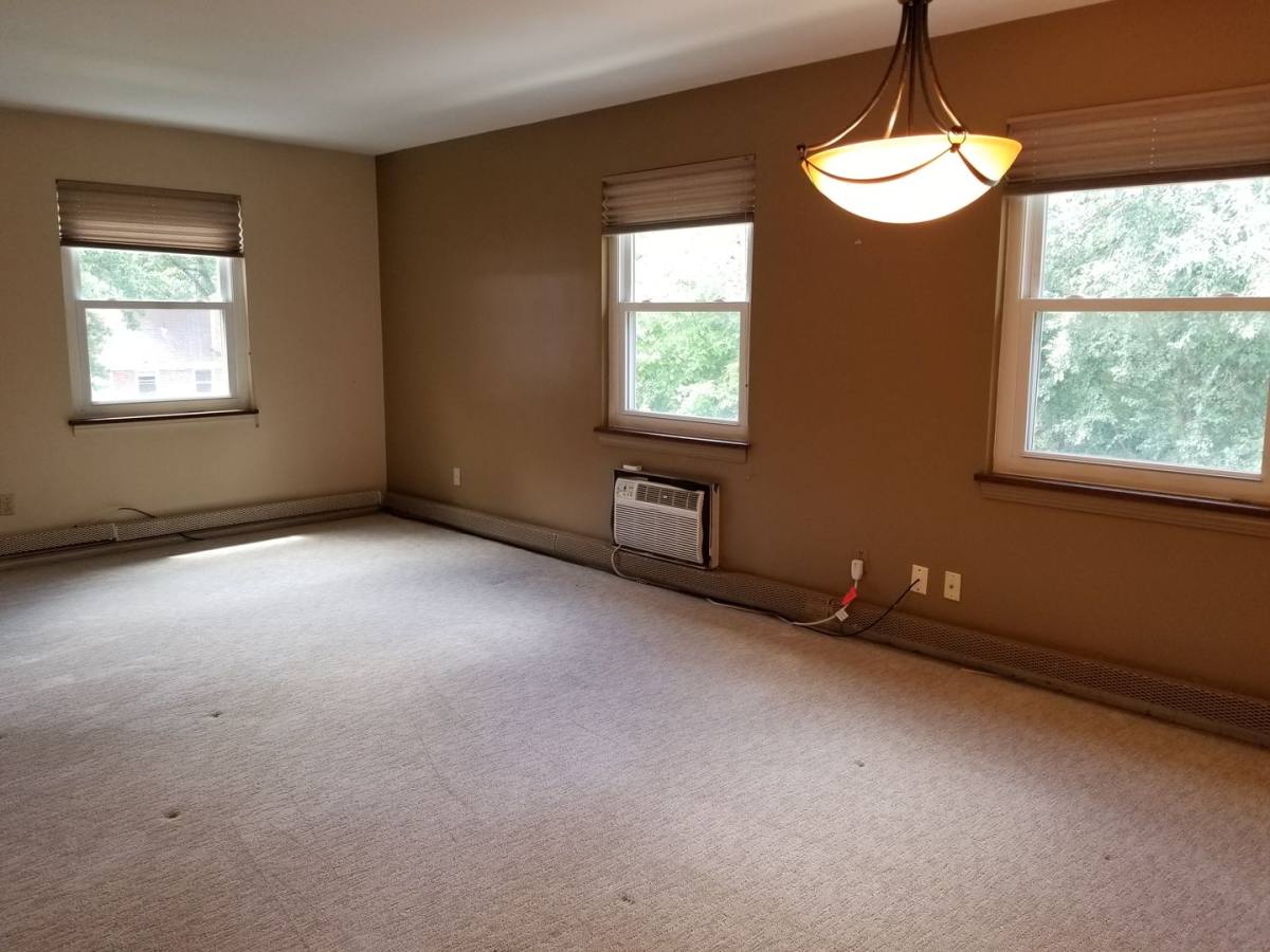 Condo for rent at 13769 Cedar Rd, Cleveland, OH 44118
