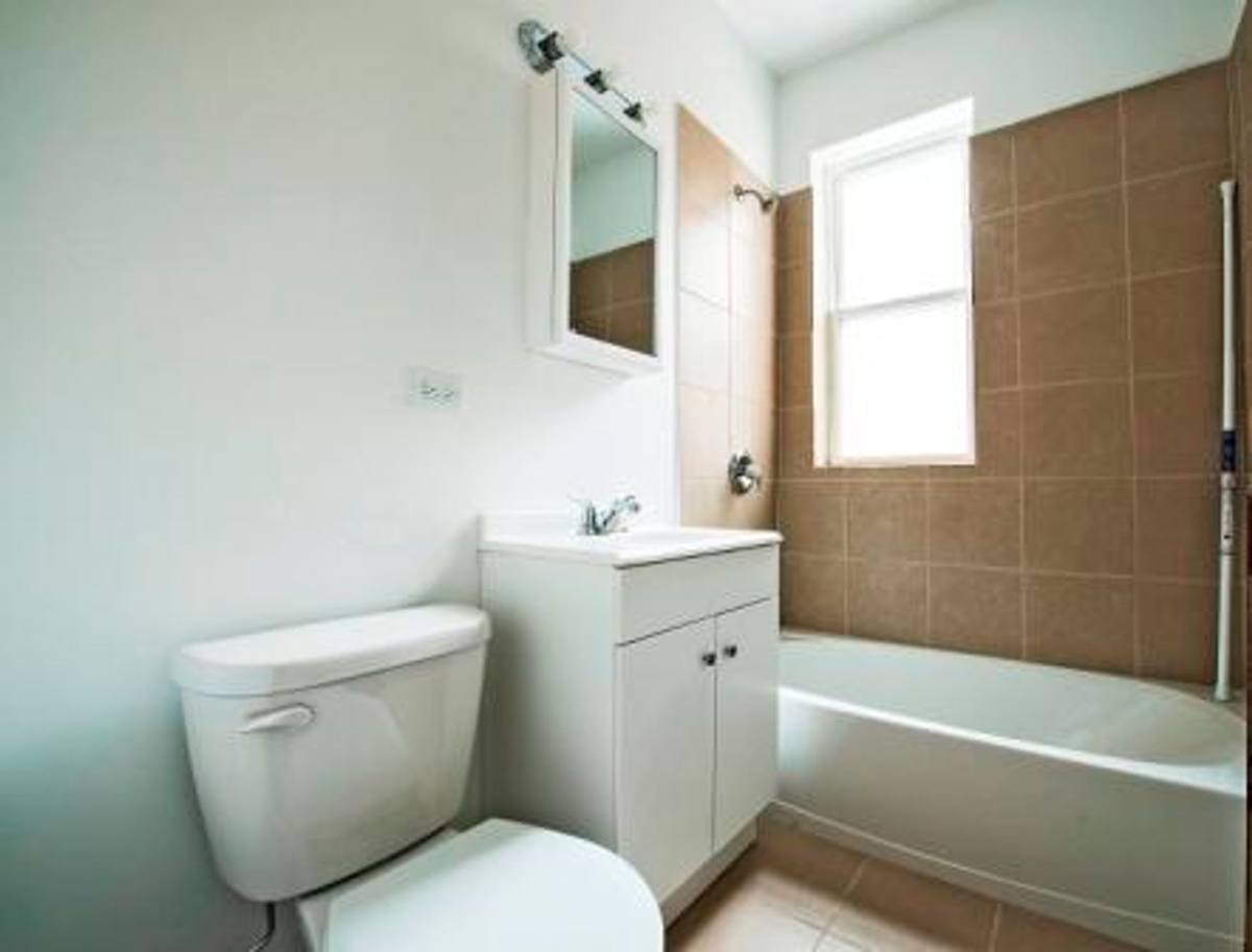 Apartment for rent at 701 S Karlov Ave, Chicago, IL 60624