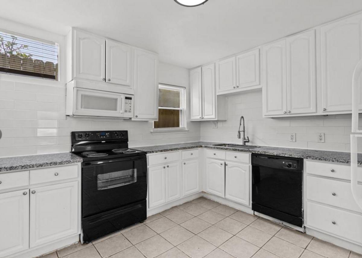 Apartment for rent at 918 Ave G - Per Gas, Galveston, TX 77550