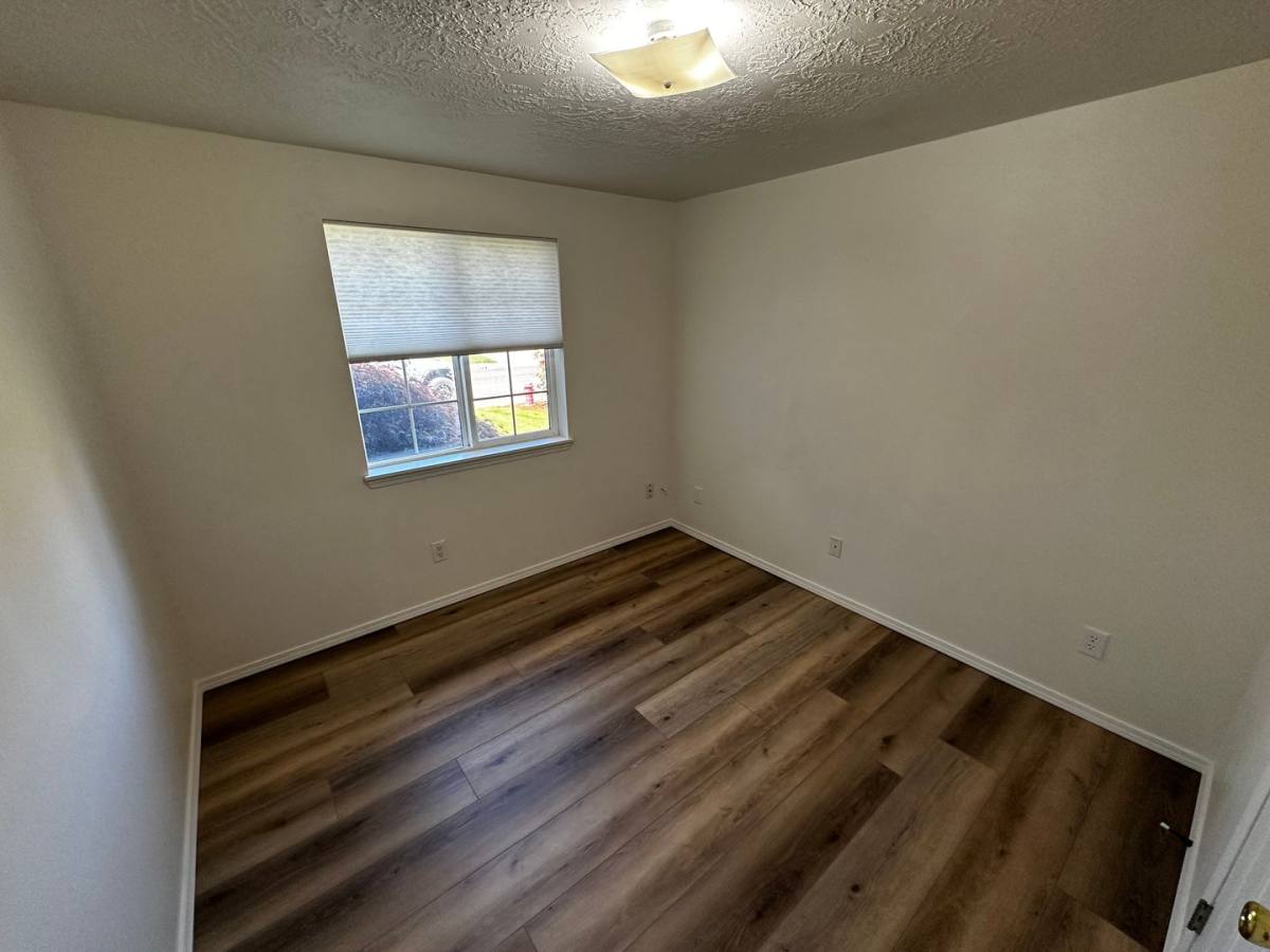 Apartment for rent at 1324 Country Glen Ave NE, Salem, OR 97303