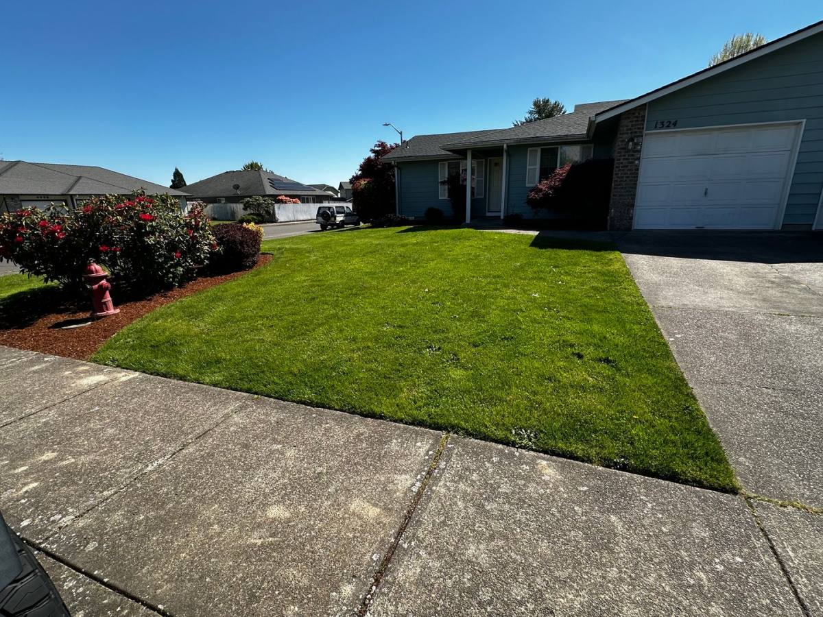Apartment for rent at 1324 Country Glen Ave NE, Salem, OR 97303