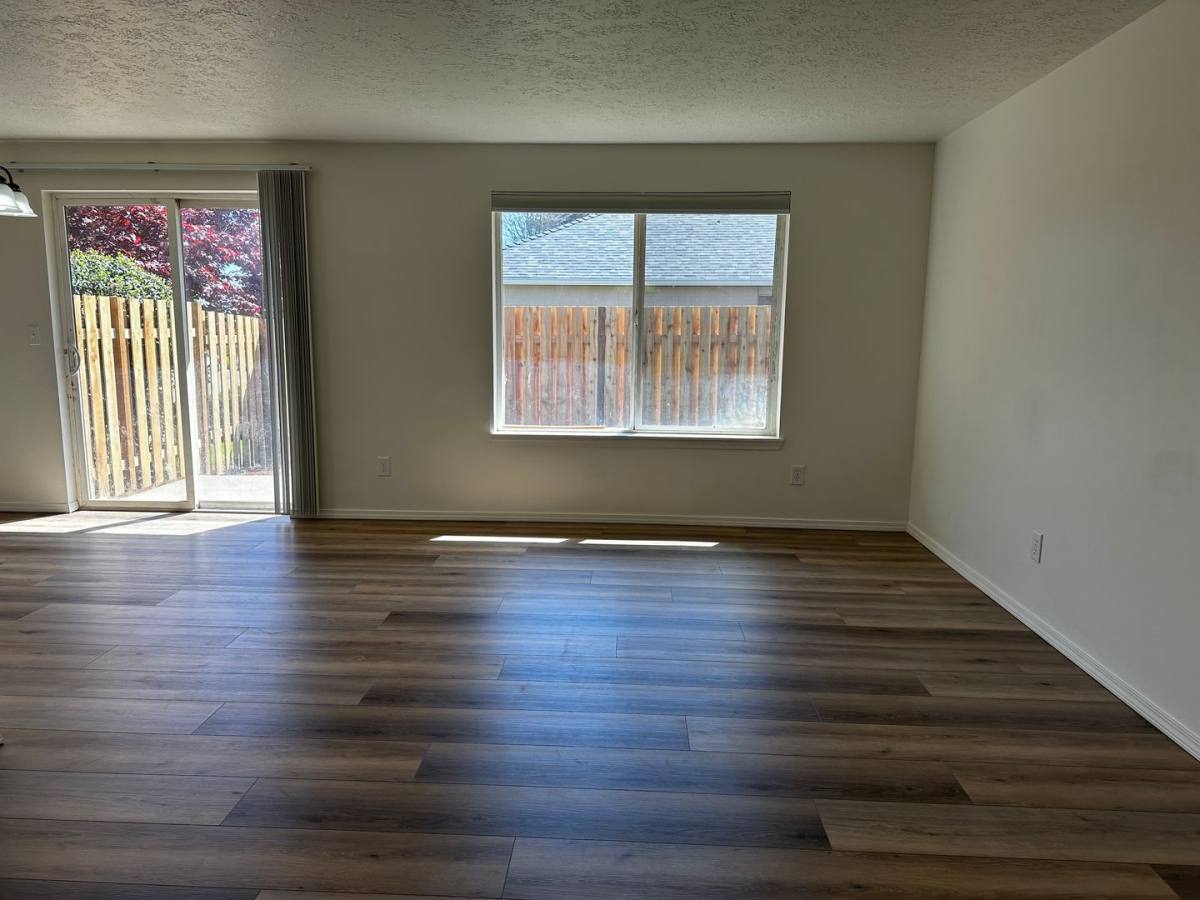 Apartment for rent at 1324 Country Glen Ave NE, Salem, OR 97303