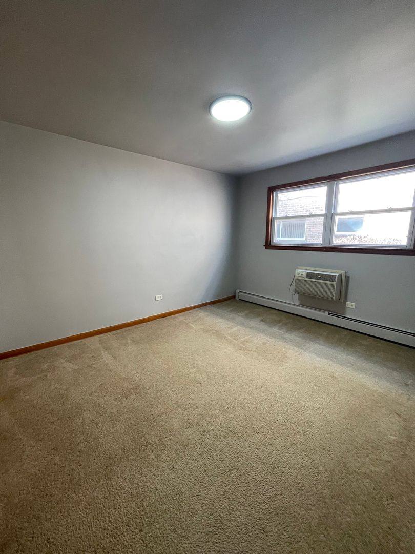 Apartment for rent at 4333 W 95th St, Oak Lawn, IL 60453