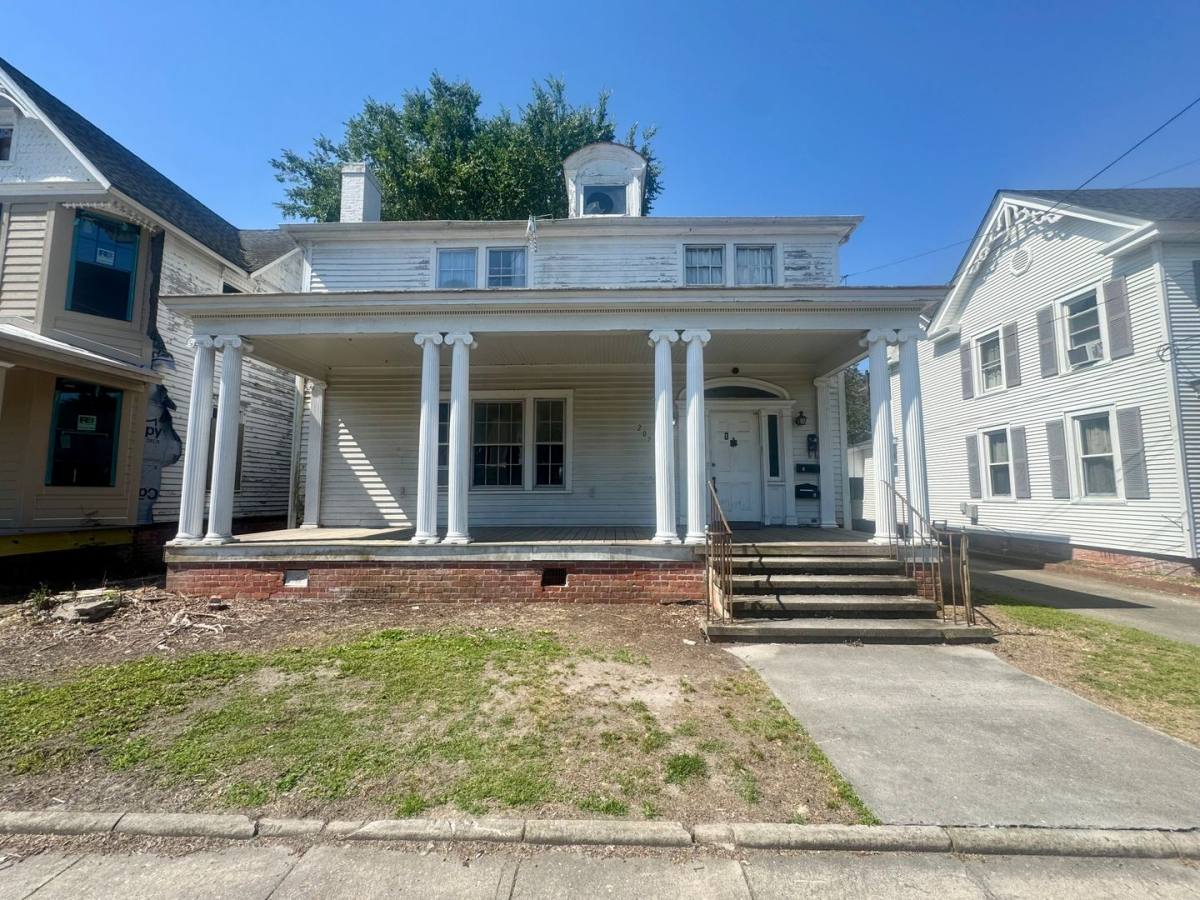 Apartment for rent at 207 E Burgess St, Elizabeth City, NC 27909
