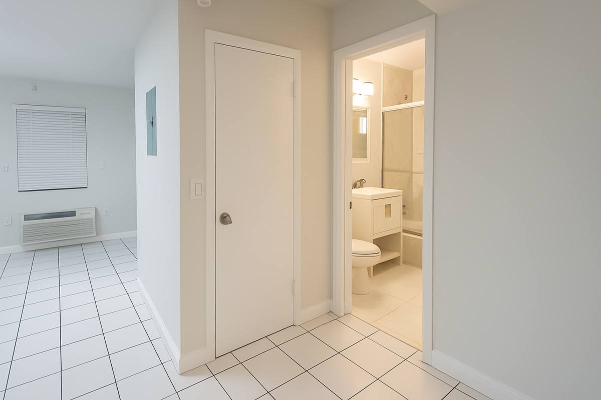 Apartment for rent at 3270 W Trade Ave, Miami, FL 33133