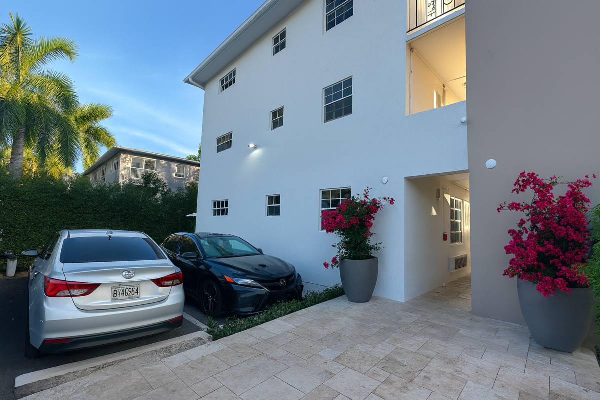 Apartment for rent at 3270 W Trade Ave, Miami, FL 33133